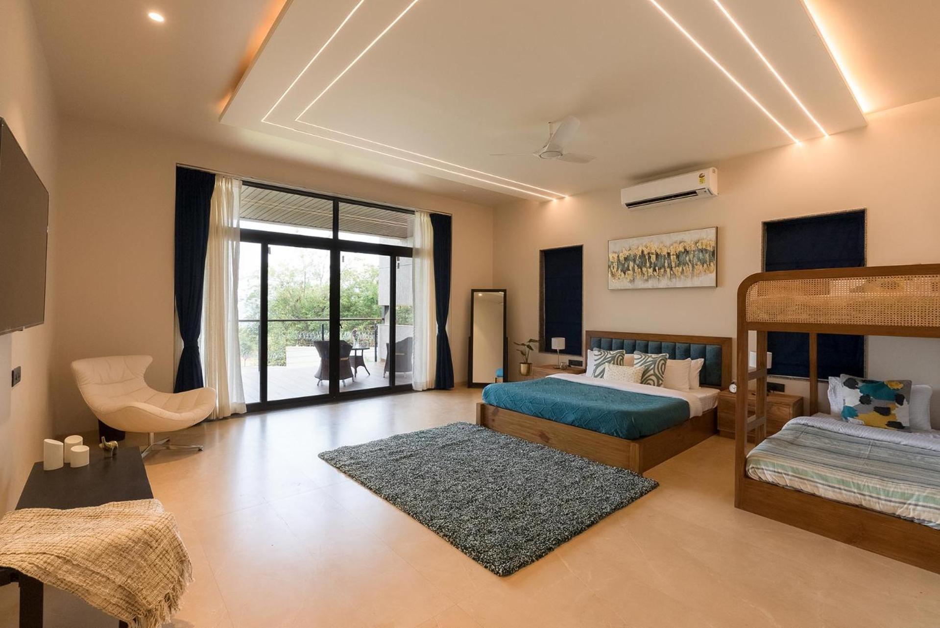 Pearl Lakeview Mansion By Stayvista - Lakeside Villa With Infinity Pool, Jacuzzi, In-House Theatre & Games Room Igatpuri Exterior foto