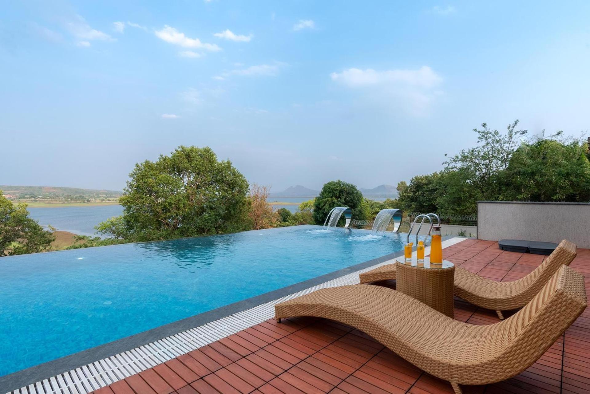 Pearl Lakeview Mansion By Stayvista - Lakeside Villa With Infinity Pool, Jacuzzi, In-House Theatre & Games Room Igatpuri Exterior foto